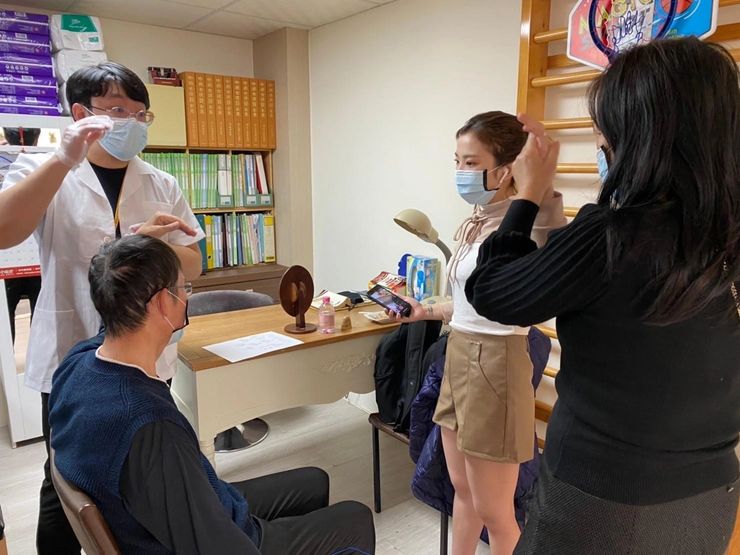 台中市家庭照顧者支持服務計畫：實際到府指導。